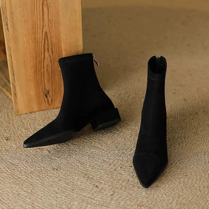 Delfina - Botines de Ante con Punta Fina y Tacón Bajo
