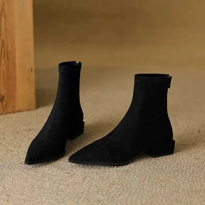 Delfina - Botines de Ante con Punta Fina y Tacón Bajo