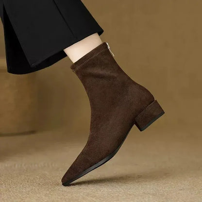 Delfina - Botines de Ante con Punta Fina y Tacón Bajo