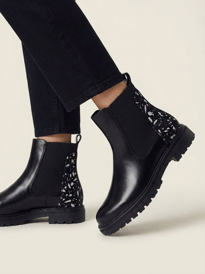 Chelsea Botas Negras - Detalle Oscuro