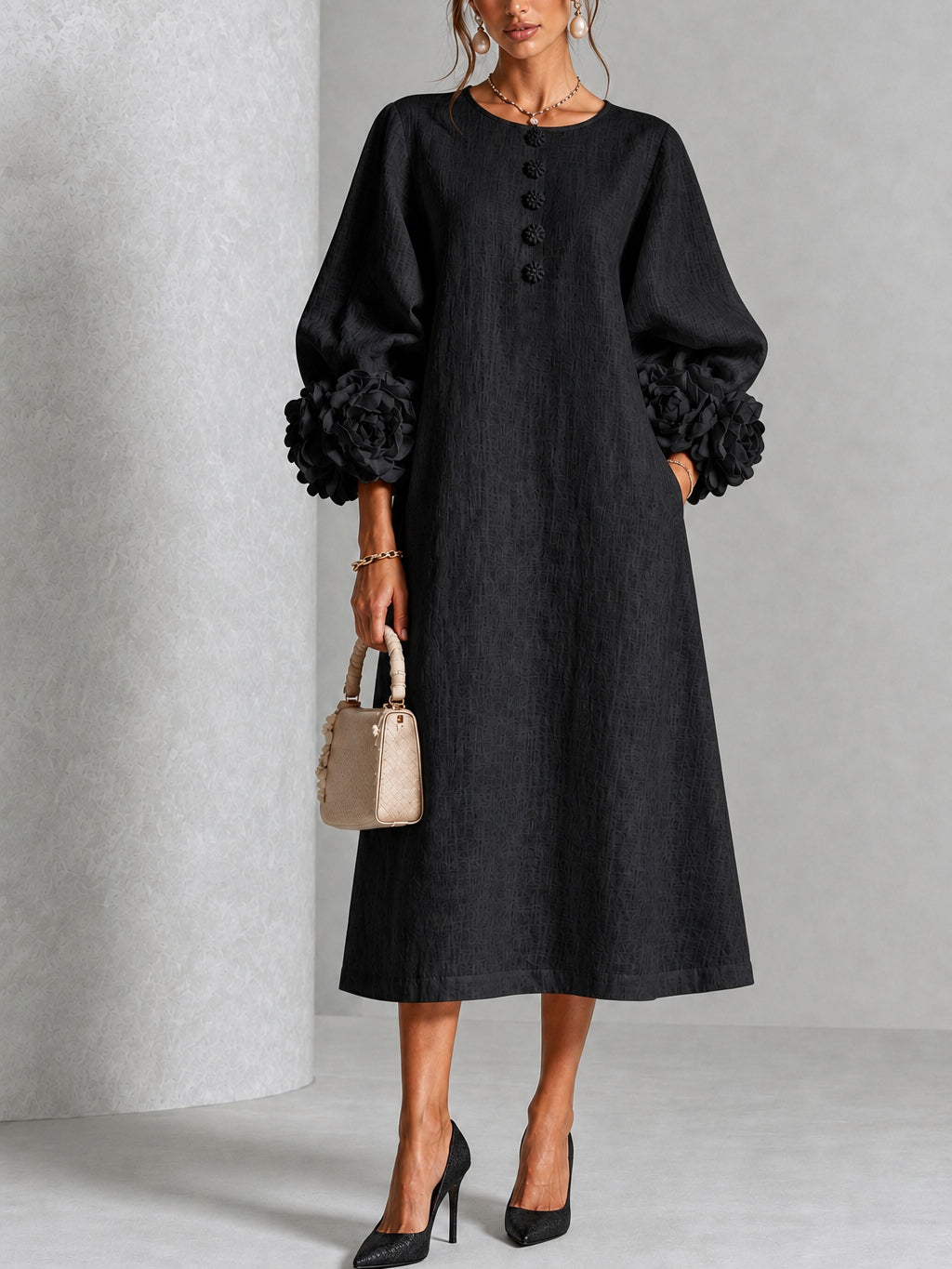 Vestido Midi Negro de Flores con Botones y Mangas Florales Extravagantes
