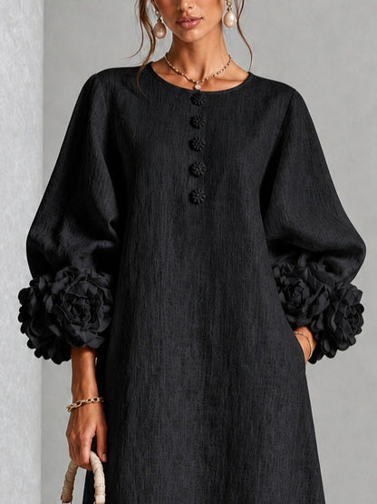 Vestido Midi Negro de Flores con Botones y Mangas Florales Extravagantes