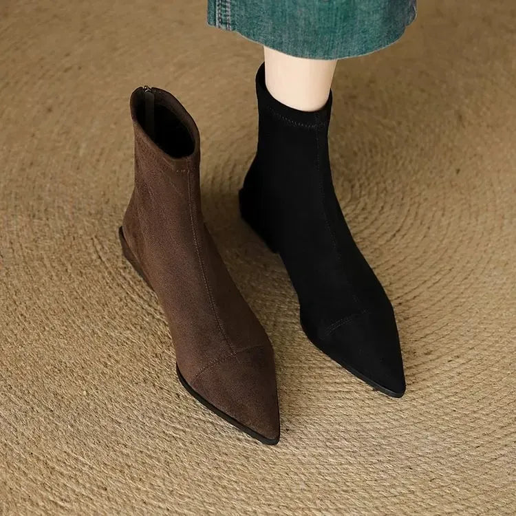 Delfina - Botines de Ante con Punta Fina y Tacón Bajo